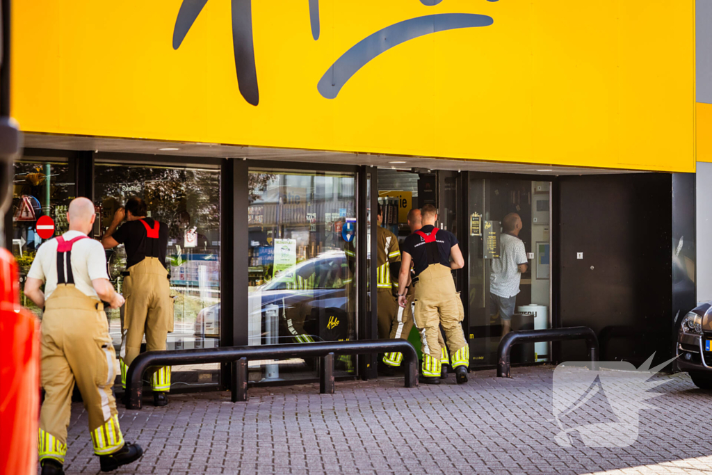 Onderzoek naar mogelijke brand bij Hubo