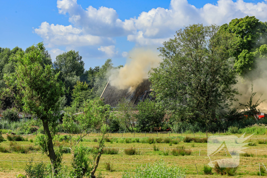 Veel rook bij uitslaande brand in buurtboerderij