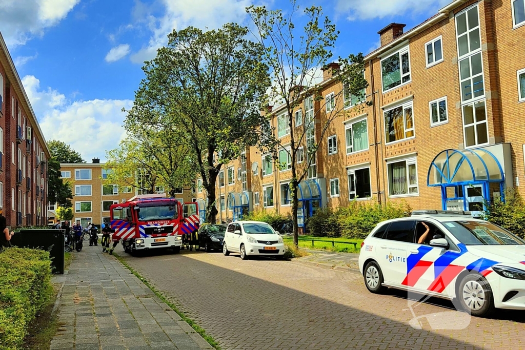 Brandweer ventileert woning na keukenbrand