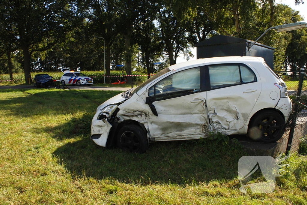 Auto's zwaarbeschadigd bij aanrijding