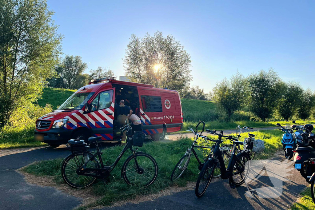 Persoon gewond na duik in Maas