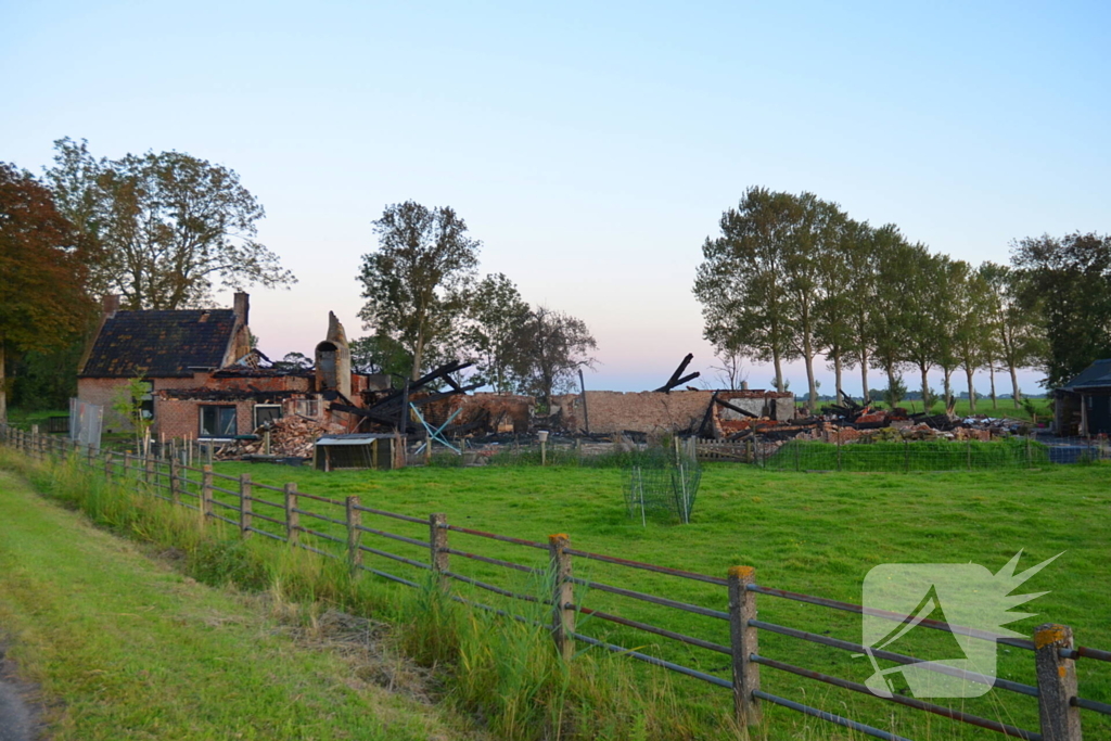 Boerderij verwoest na grote brand