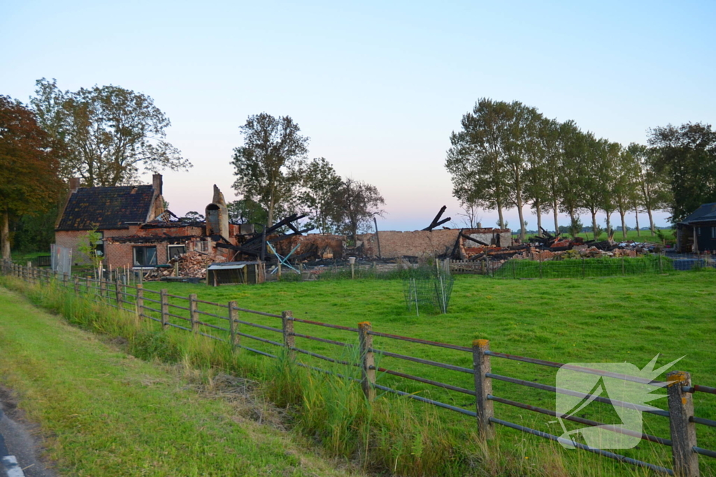 Boerderij verwoest na grote brand