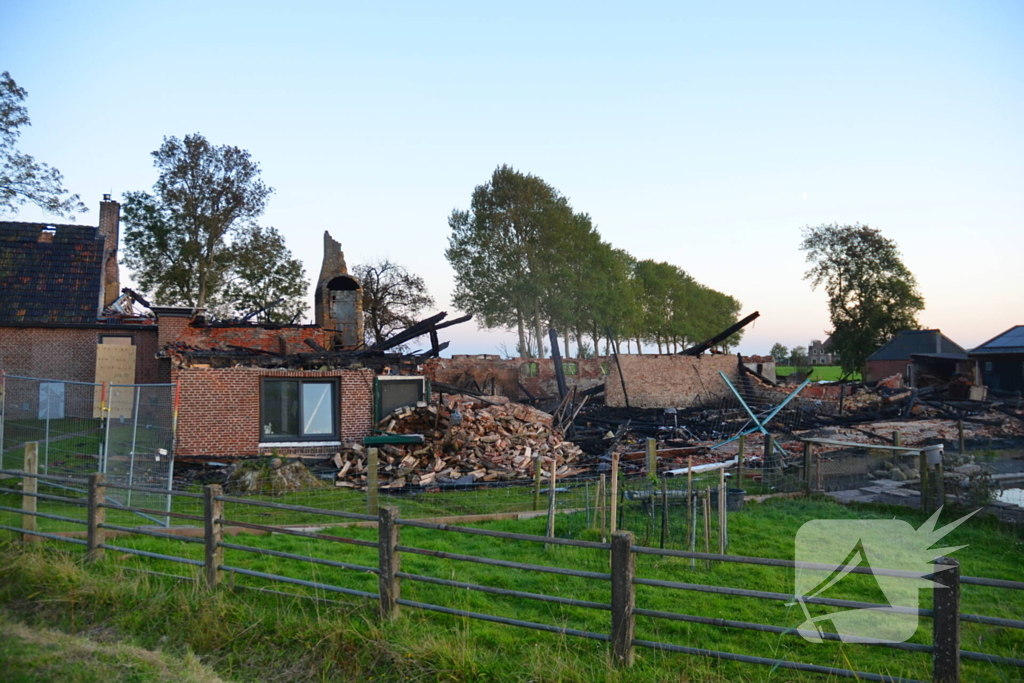 Boerderij verwoest na grote brand