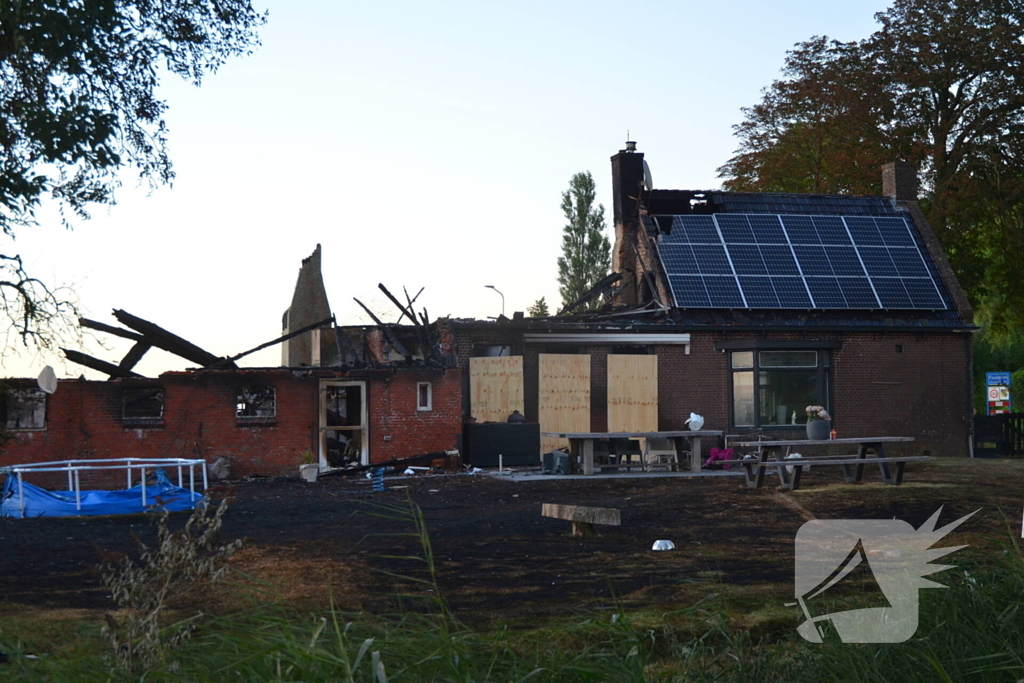 Boerderij verwoest na grote brand