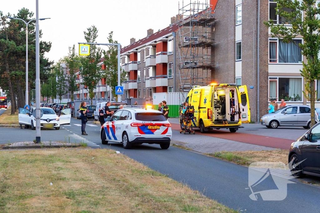 Gewonde en voertuigen zwaar beschadigd na aanrijding