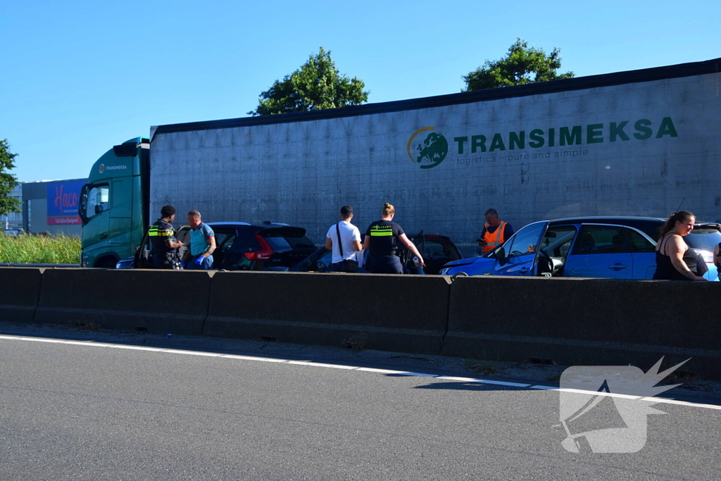 Gewonde bij kettingbotsing op snelweg