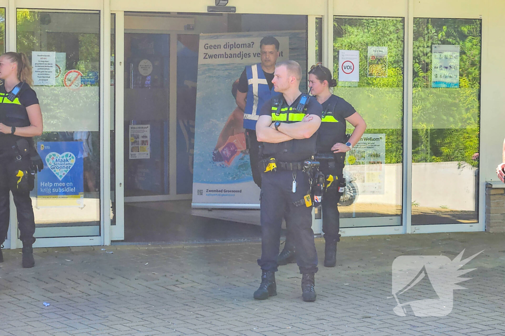 Beveiliging en politie ingezet voor megadrukte bij zwembad