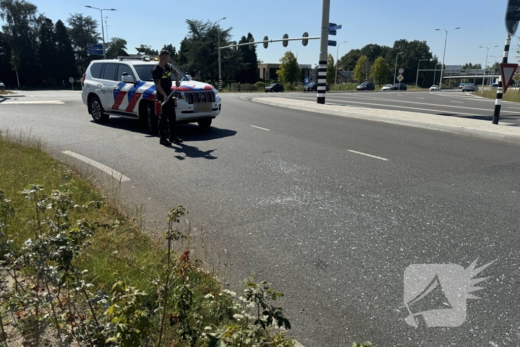 Camper botst op lijnbus