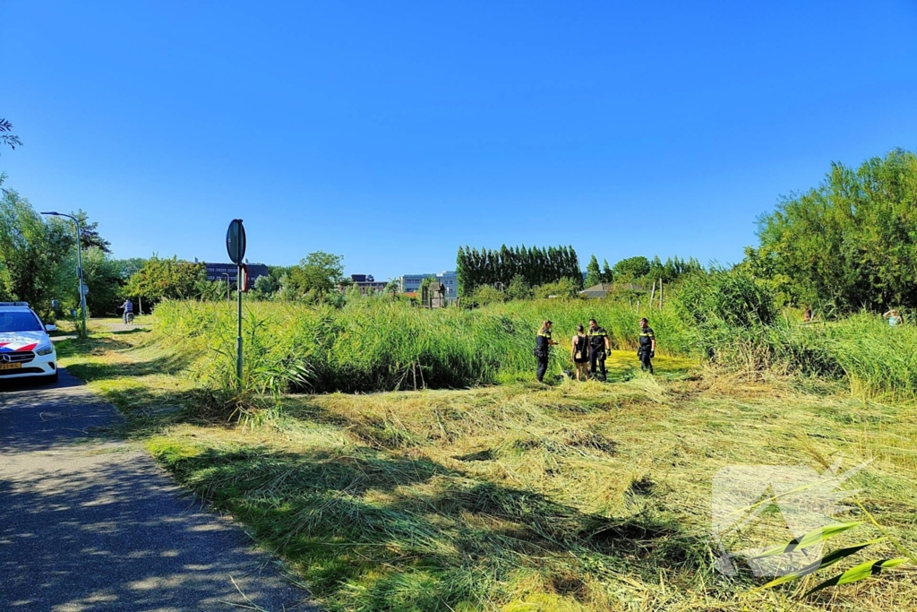 Dronken vrouw valt in rivier