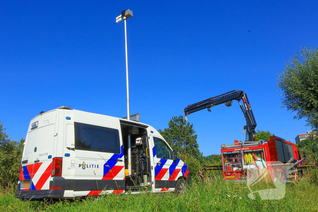 Tractor komt in sloot terecht tijdens grasmaaien