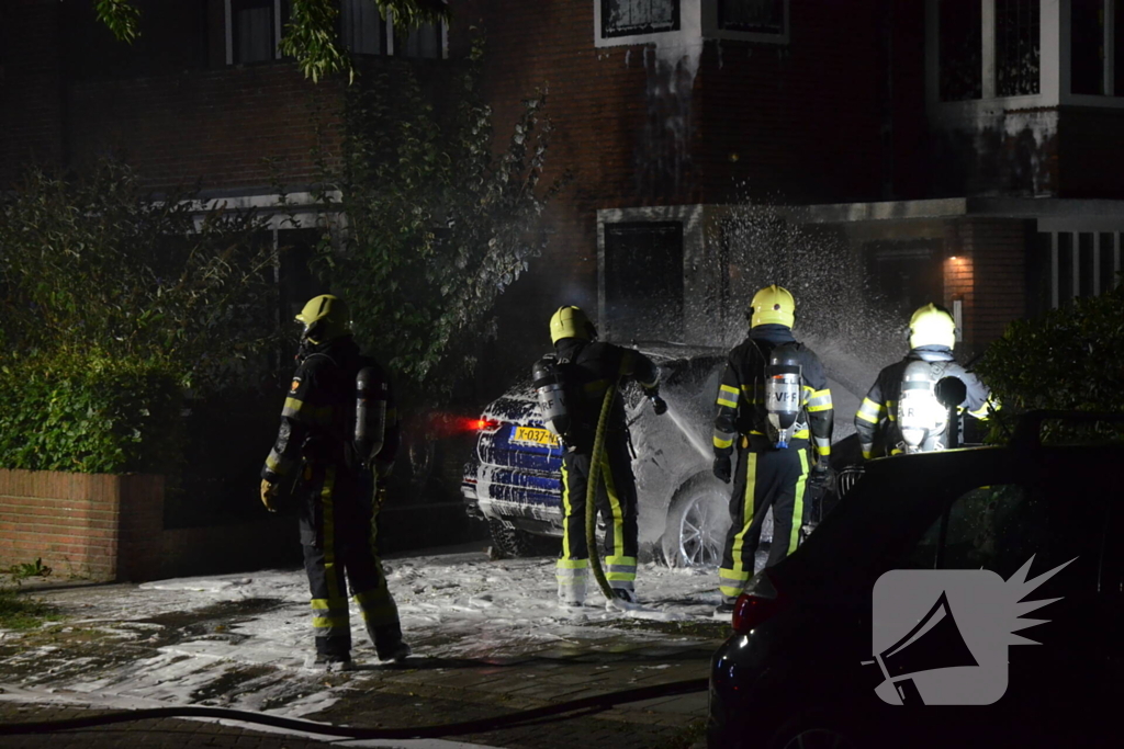 Elektrische auto van burgemeester in brand gestoken