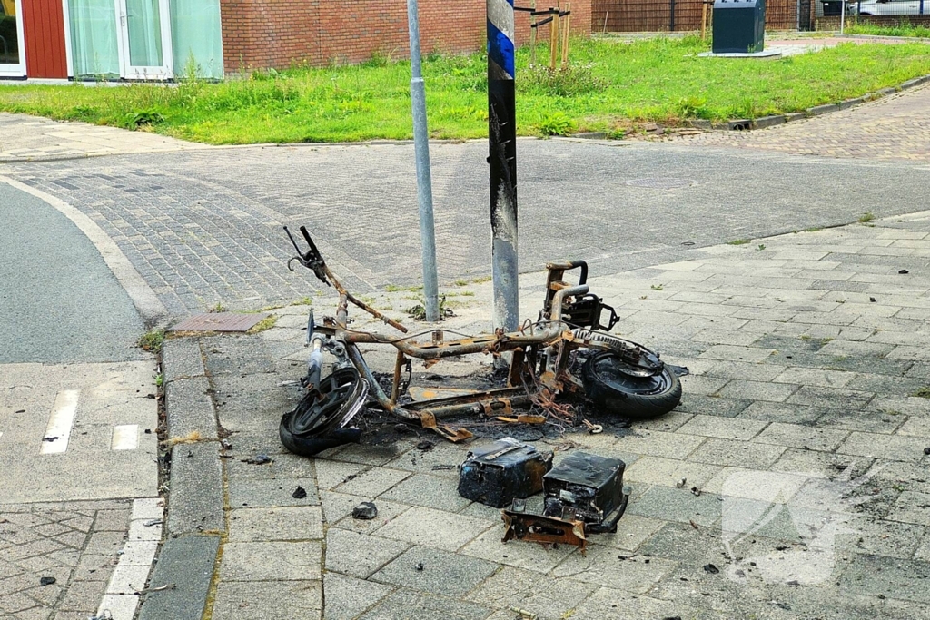 Scooter compleet verbrand