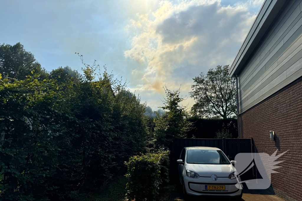 Veel rookontwikkeling bij brand in schuur