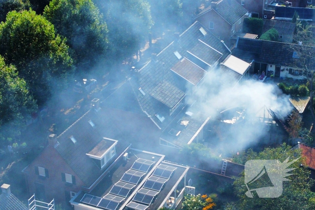 Veel rookontwikkeling bij brand in schuur