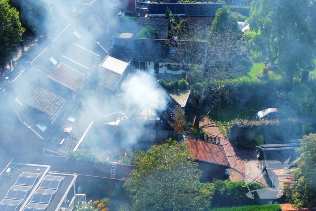 Veel rookontwikkeling bij brand in schuur