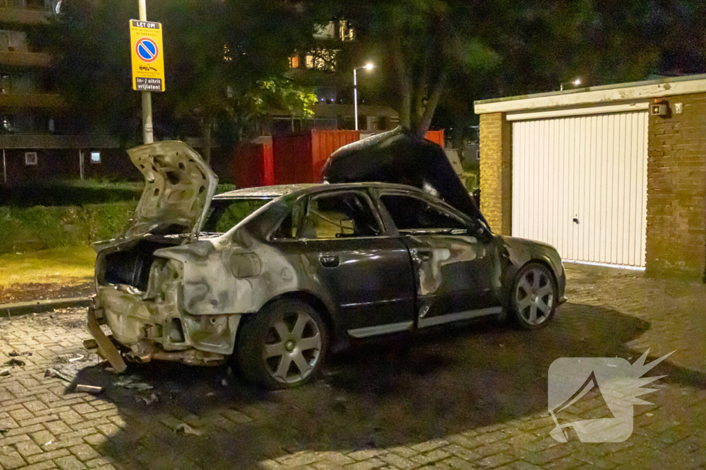 Auto volledig verwoest door brand