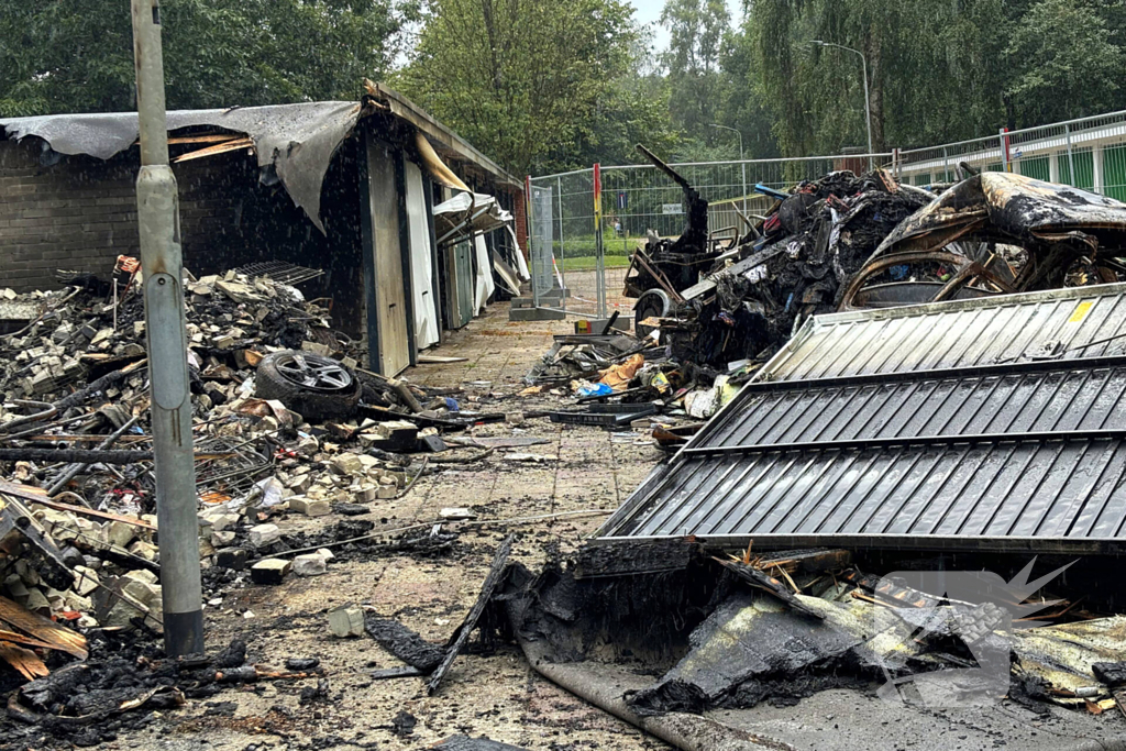 Grote ravage nadat meerdere garageboxen in band stonden