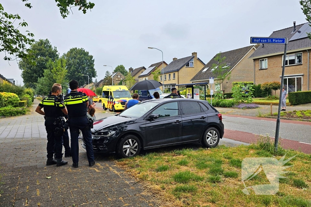 Twee voertuigen botsen op elkaar