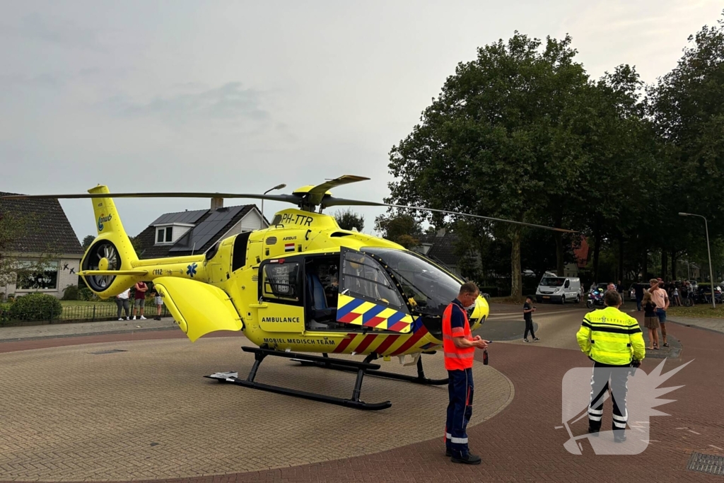 Traumahelikopter landt op kruising, inzet trekt veel bekijks