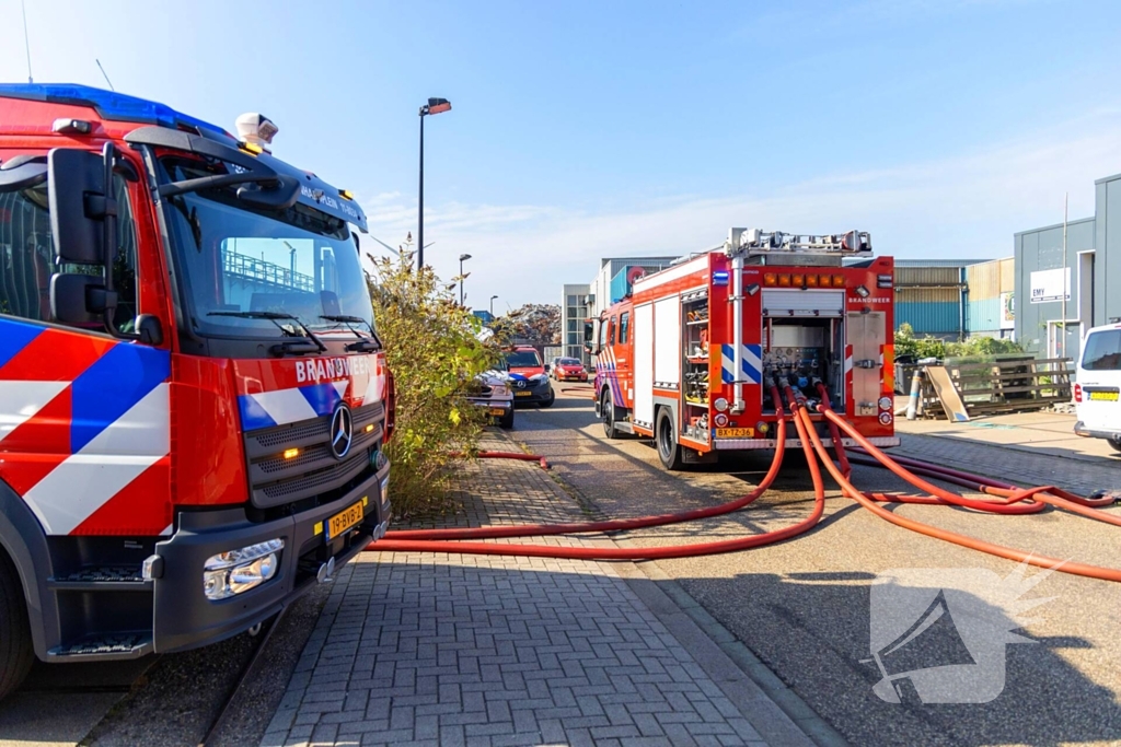 Brand op schip dat voor reparatie ligt in Dok