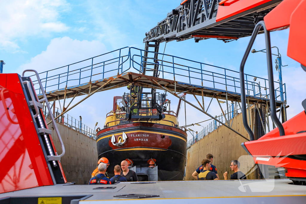 Brand op schip dat voor reparatie ligt in Dok