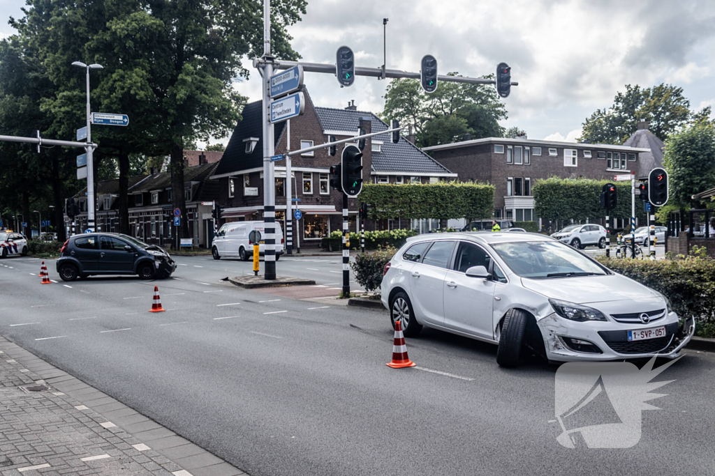 Veel schade bij ongeval op kruising