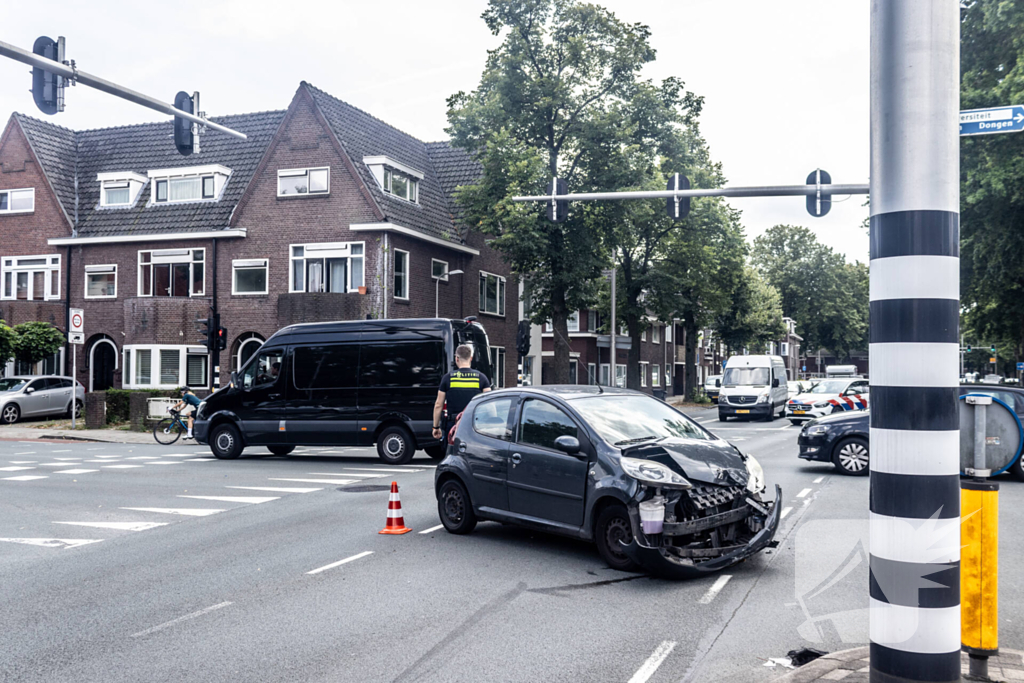 Veel schade bij ongeval op kruising