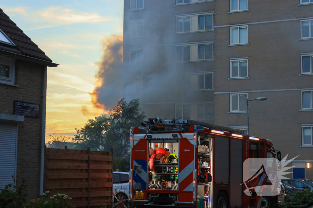 Grote schade na uitslaande brand in flatwoning