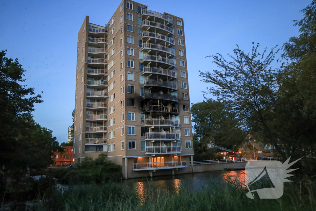 Grote schade na uitslaande brand in flatwoning