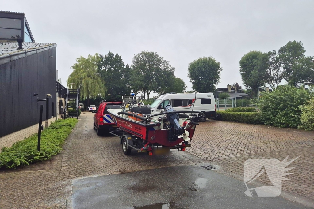 Hulpdiensten druk met persoon die verward gedrag vertoont