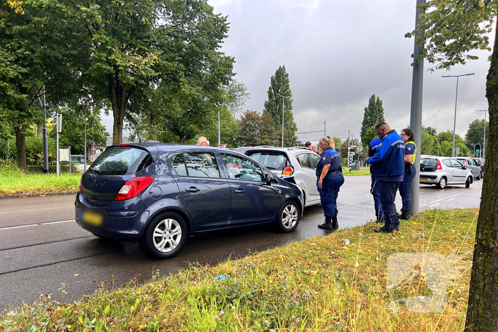 Twee voertuigen betrokken bij kop-staartbotsing