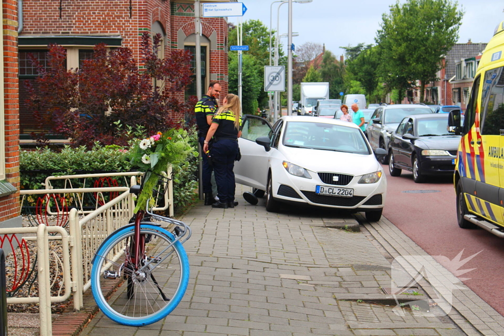 Fietser gewond aan arm na ongeval met personenauto