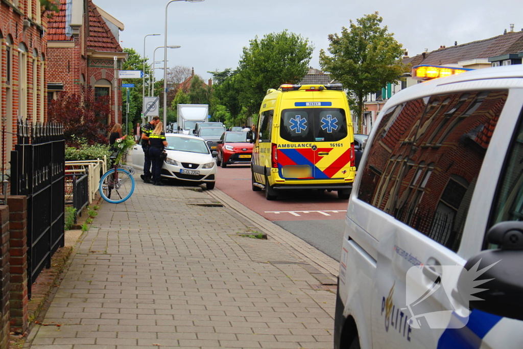 Fietser gewond aan arm na ongeval met personenauto