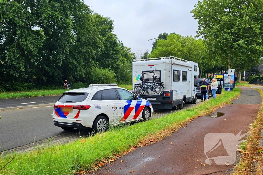 Kop-staart aanrijding tussen camper en bestelbus