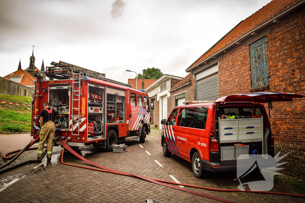 Brandweer helpt politie in zoektocht naar telefoon in riool na inval wietkwekerij