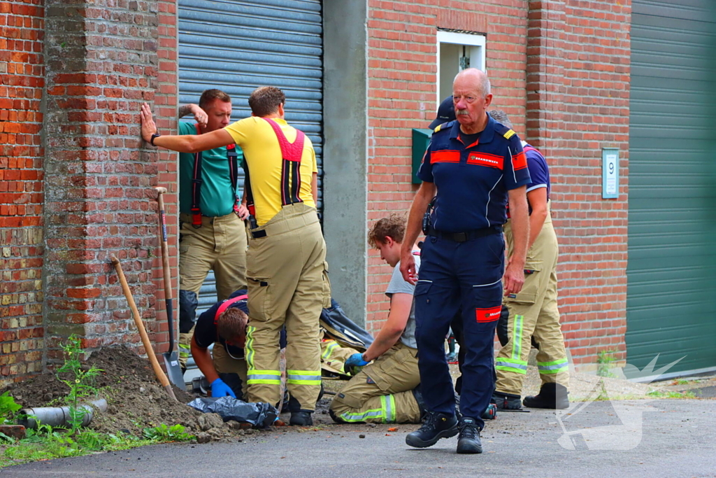 Brandweer helpt politie in zoektocht naar telefoon in riool na inval wietkwekerij