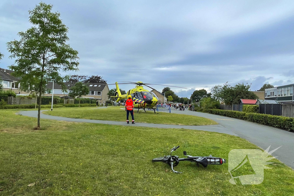 Traumahelikopter trekt veel bekijks in woonwijk