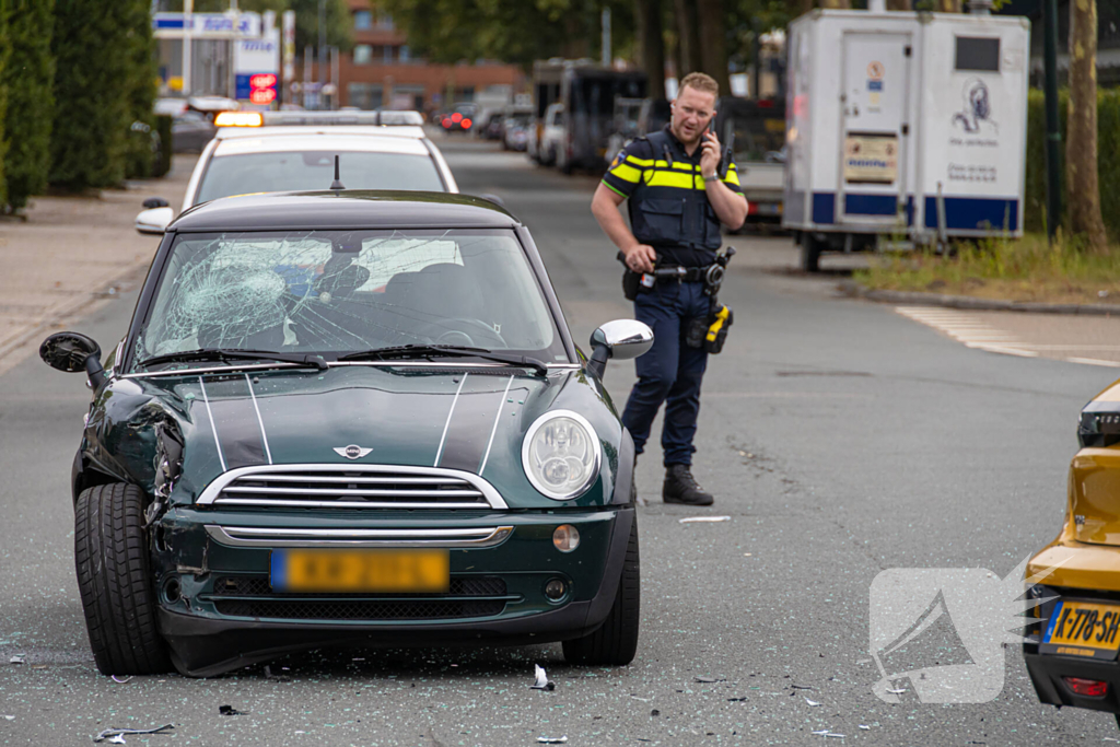 Auto's zwaar beschadigd door aanrijding