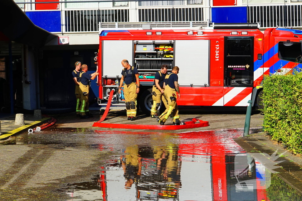 Flat zonder water door gescheurde waterleiding