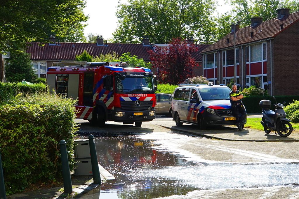 Flat zonder water door gescheurde waterleiding