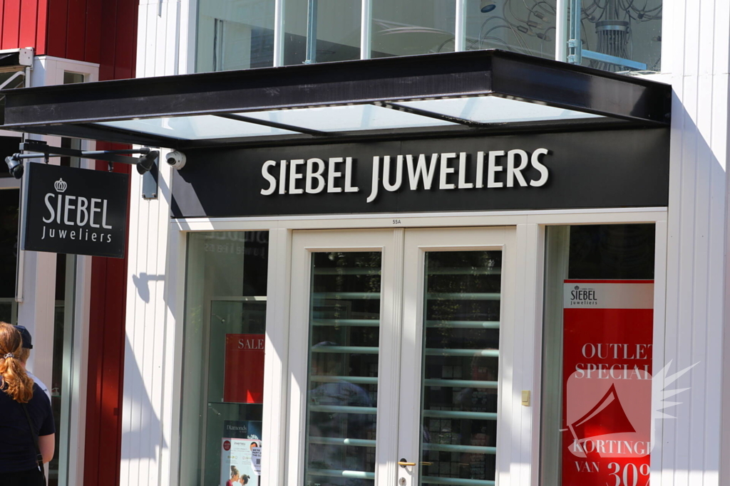 Verdachten vluchten na gewapende overval op juwelier