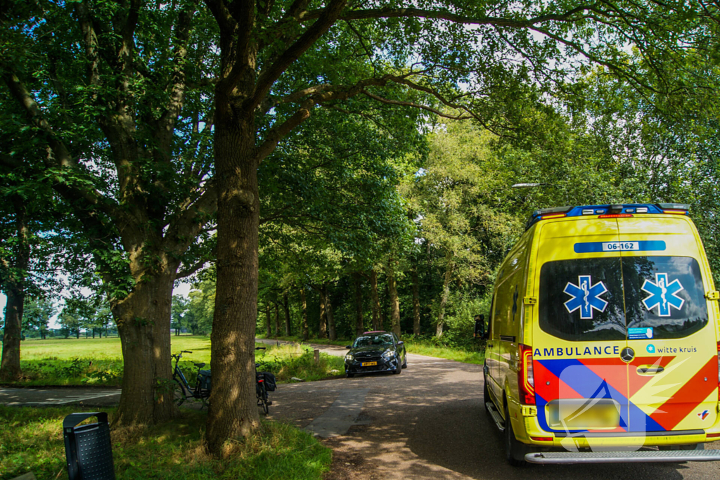 Twee elektrische fietsen met elkaar in botsing