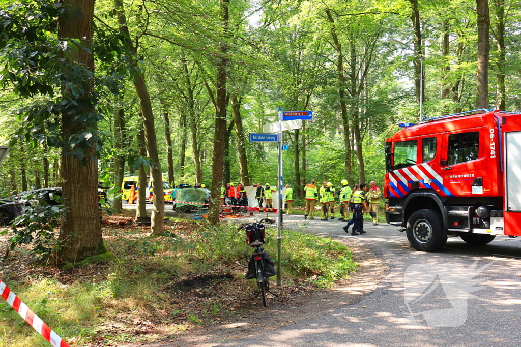 Twee doden na ernstige aanrijding op kruising