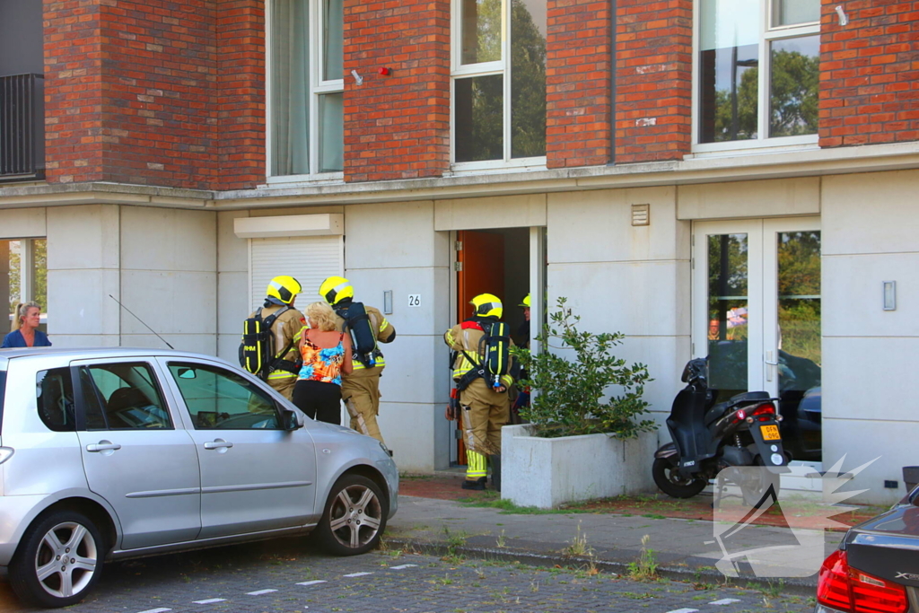 Brand in fietsaccu slaat over naar overkapping