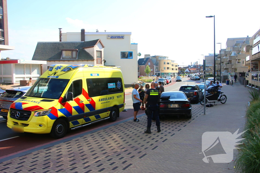 Bakfietser botst tegen openstaand portier