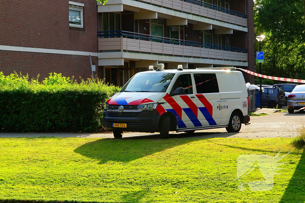 Politie valt woning binnen na schietpartij, verdachte aangehouden