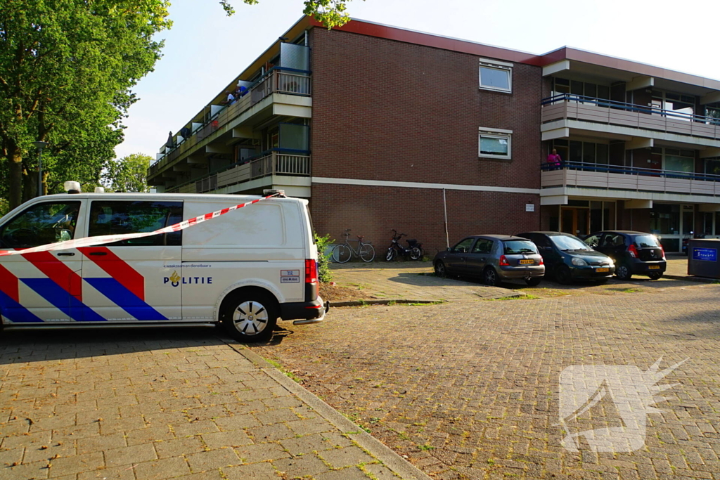 Politie valt woning binnen na schietpartij, verdachte aangehouden