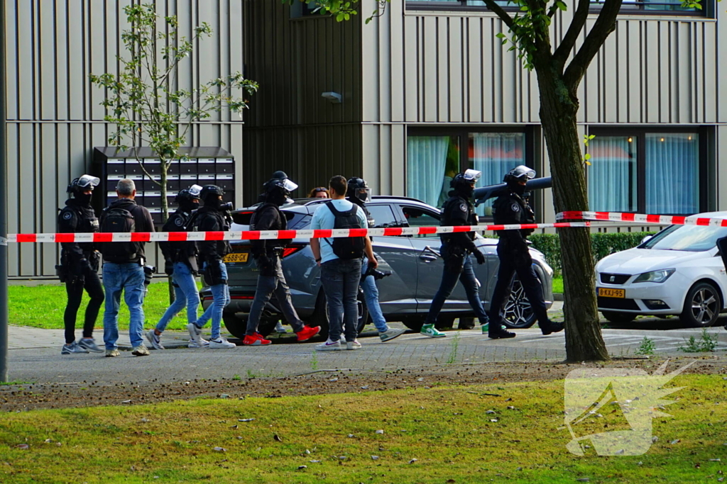 Politie valt woning binnen na schietpartij, verdachte aangehouden