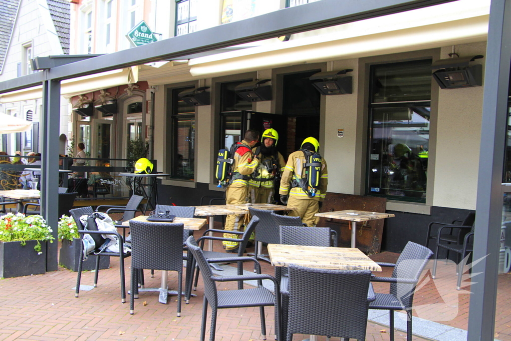 Brandweer onderzoekt gaslucht in café